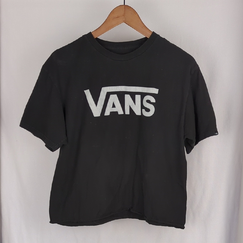 VANS Women's Classic Fit Black Crewneck Crop Hem Shirt